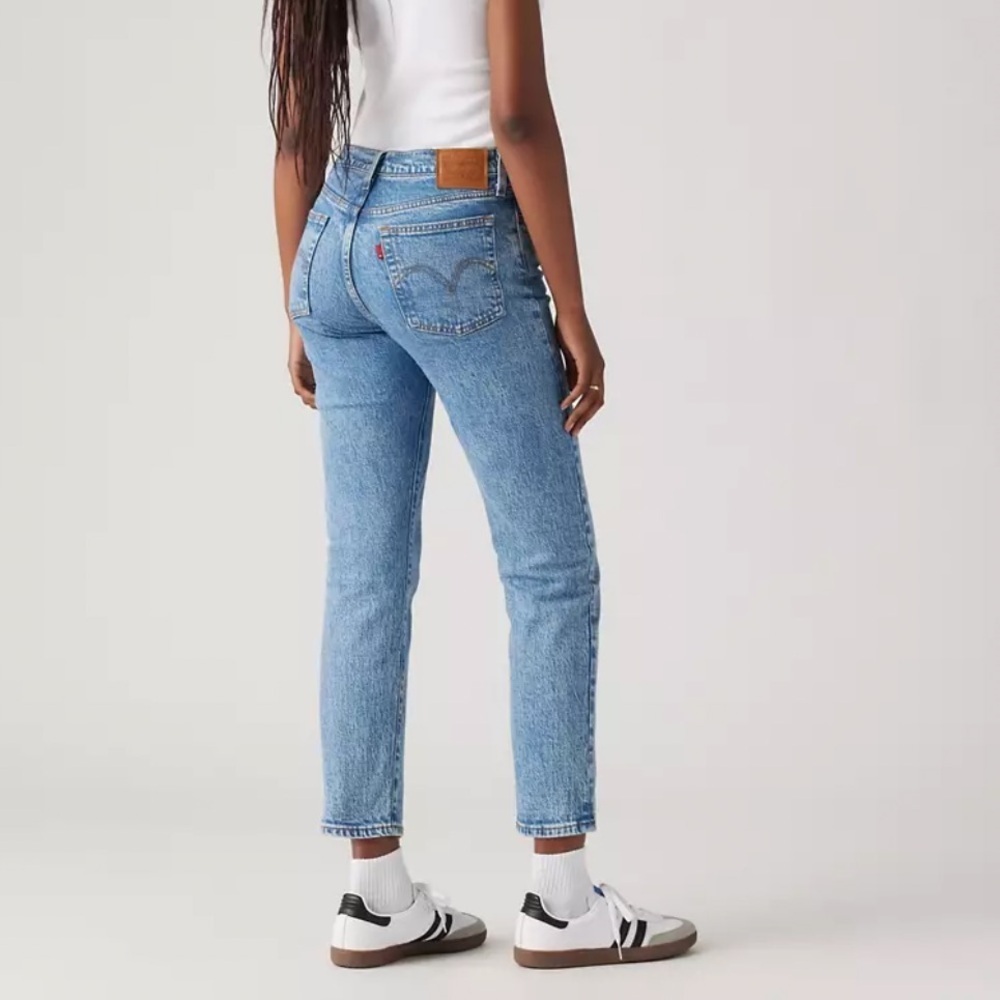 Levi’s Wedgie Straight Leg Jeans Space To Think Medium Wash 25 Casual Mom - Picture 2 of 14